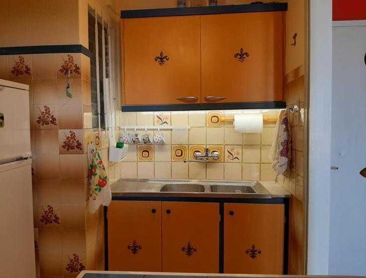 Marmari Μαγευτικο Ηλιβασιλεμα Μαρμαρι Ευβοιαςアパートメント エクステリア 写真